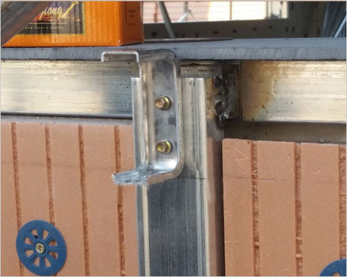 窗口裝飾線條 窗口裝飾線條具有輕質,高強,耐蝕,耐磨,剛度大等特點.表面經陽*氧化著色表面處理,有鮮明的金屬光澤,耐光和耐氣候性能良好.