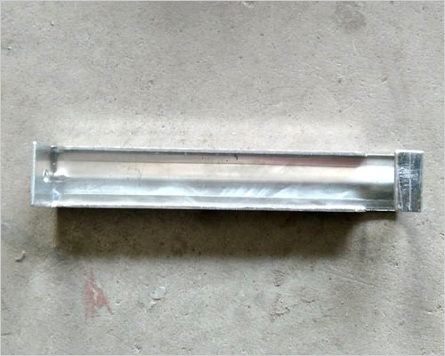 吊接器 吊接器設計簡潔,安裝簡單,安穩耐用.其豐富的色彩,金屬的質感,優美的造型為建筑物帶來強烈的表現力.